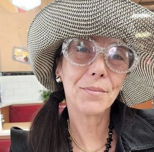 Meet your Posher, Ana